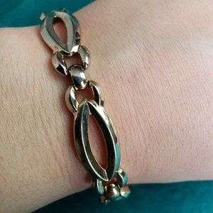 2/10$ Vintage ( flawed) monet bracelet